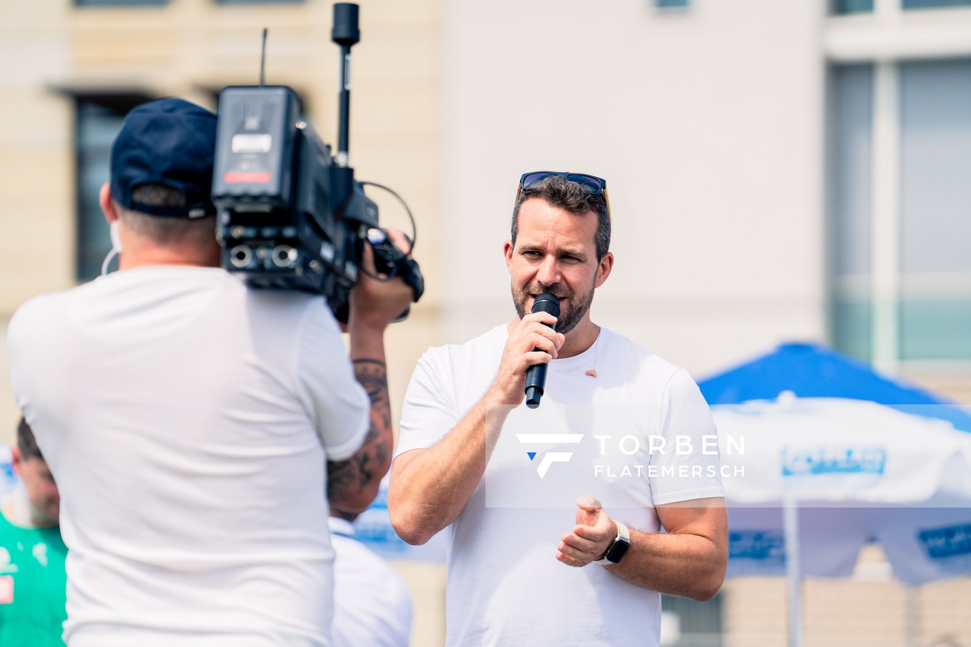 Florian Michael Weber beim Kugelstossen waehrend der deutschen Leichtathletik-Meisterschaften auf dem Pariser Platz am 24.06.2022 in Berlin